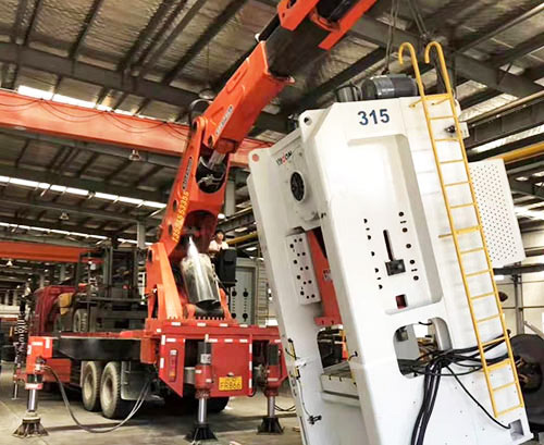 梁山附近随车吊出租，轻松解决运输难题