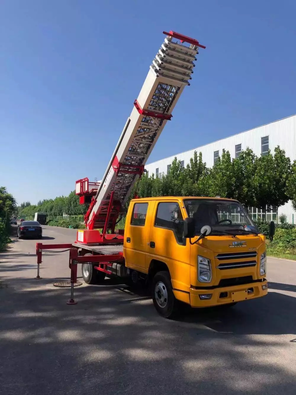 梁山附近的云梯车出租服务：轻松解决高空作业需求